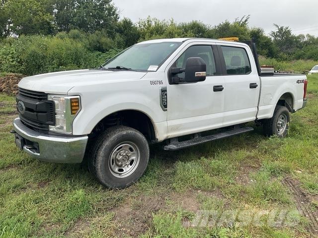 Ford F-250 Utilitaire benne