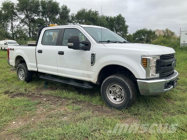 Ford F-250 Utilitaire benne
