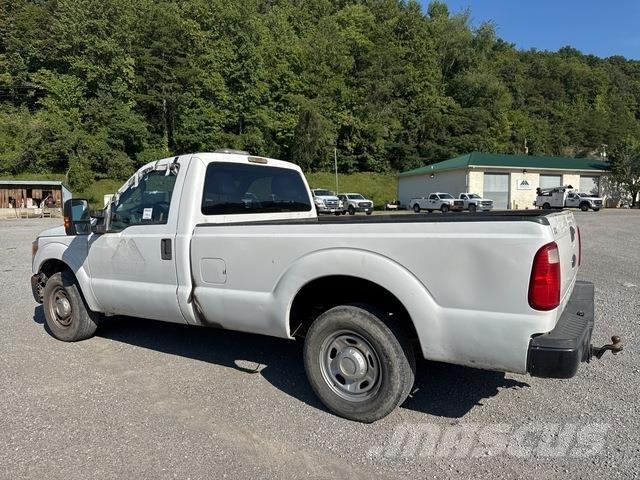 Ford F-250 Utilitaire benne