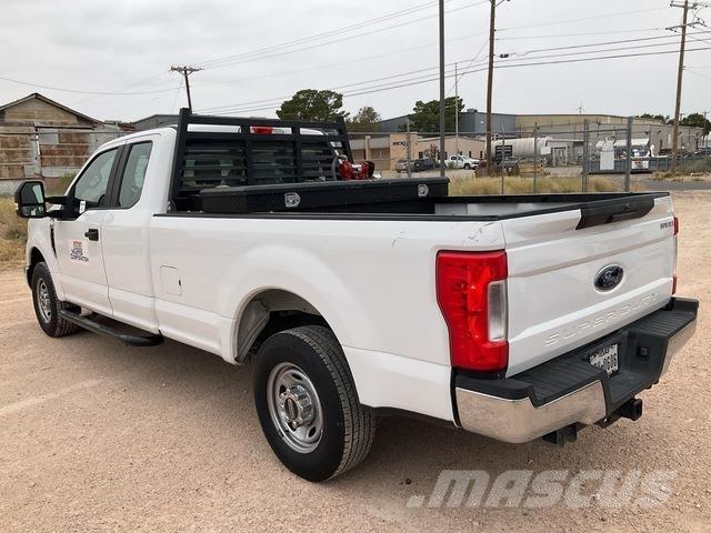 Ford F-250 Utilitaire benne