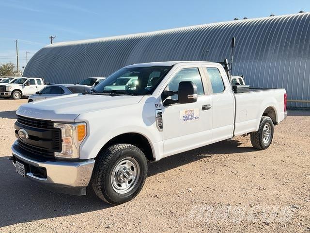 Ford F-250 Utilitaire benne