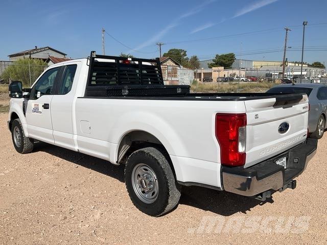 Ford F-250 Utilitaire benne