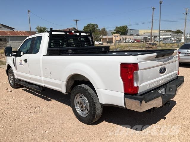 Ford F-250 Utilitaire benne