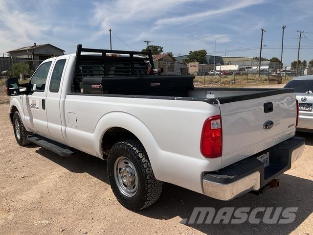 Ford F-250 Utilitaire benne