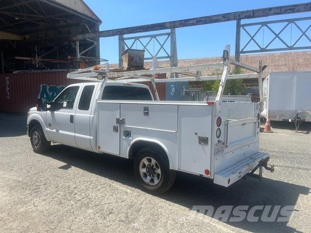 Ford F-250 Utilitaire benne