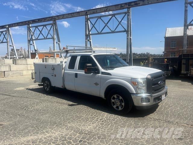 Ford F-250 Utilitaire benne