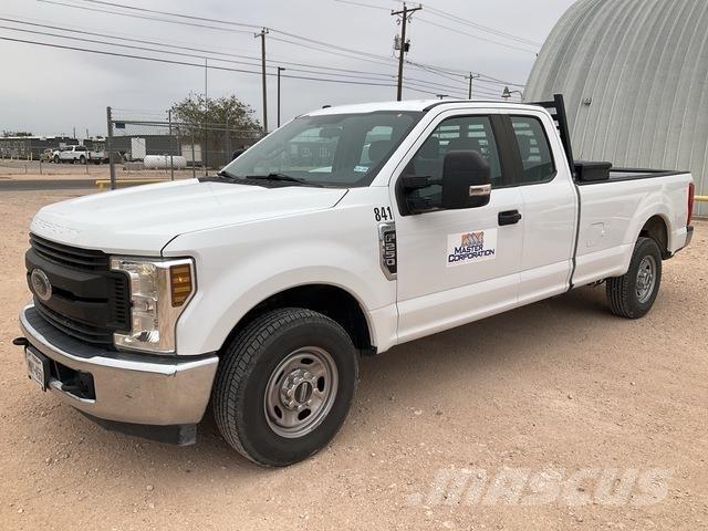 Ford F-250 Utilitaire benne