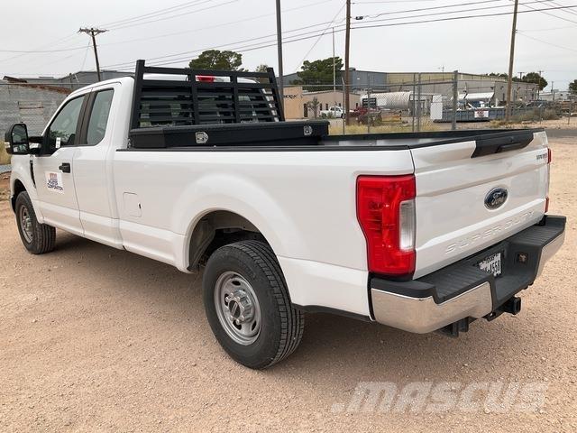 Ford F-250 Utilitaire benne