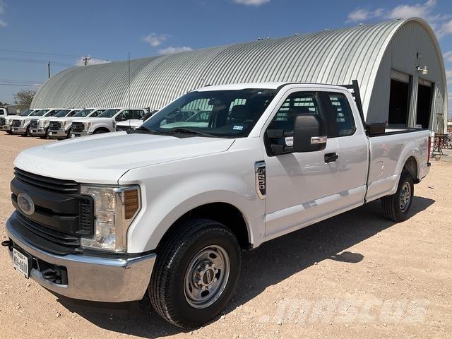 Ford F-250 Utilitaire benne