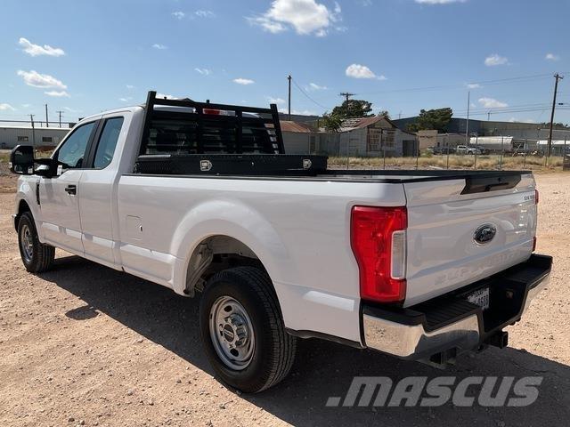 Ford F-250 Utilitaire benne