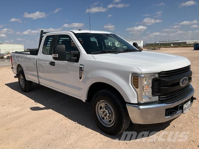 Ford F-250 Utilitaire benne