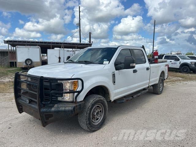 Ford F-250 Utilitaire benne