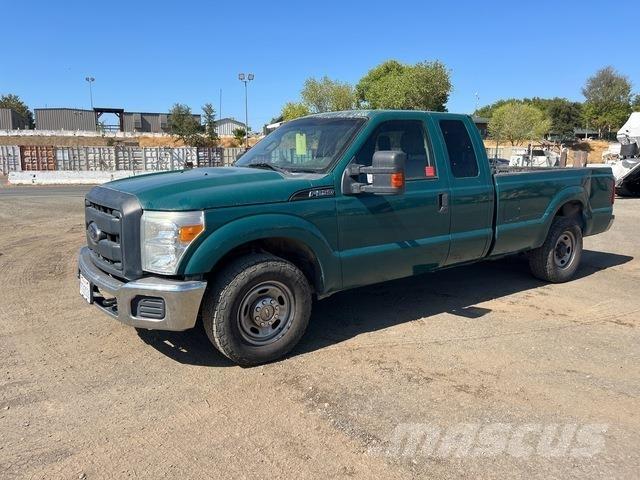 Ford F-250 Utilitaire benne