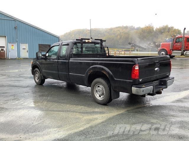 Ford F-250 Utilitaire benne