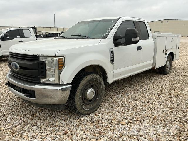 Ford F-250 Utilitaire benne