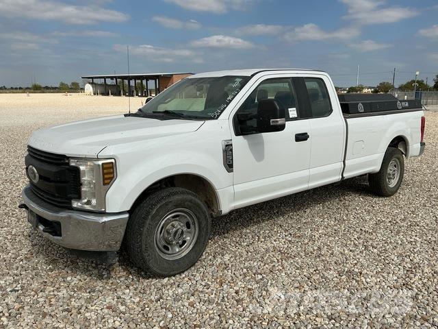 Ford F-250 Utilitaire benne