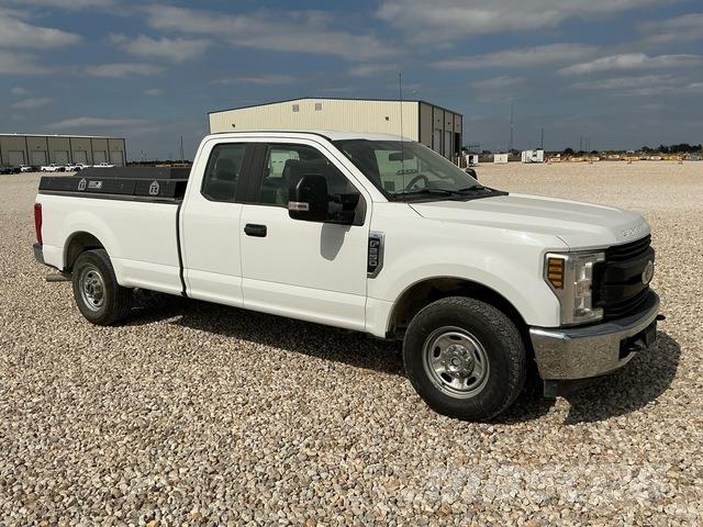 Ford F-250 Utilitaire benne