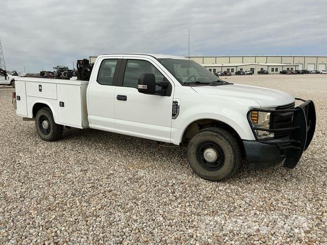 Ford F-250 Utilitaire benne