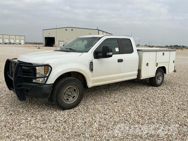 Ford F-250 Utilitaire benne