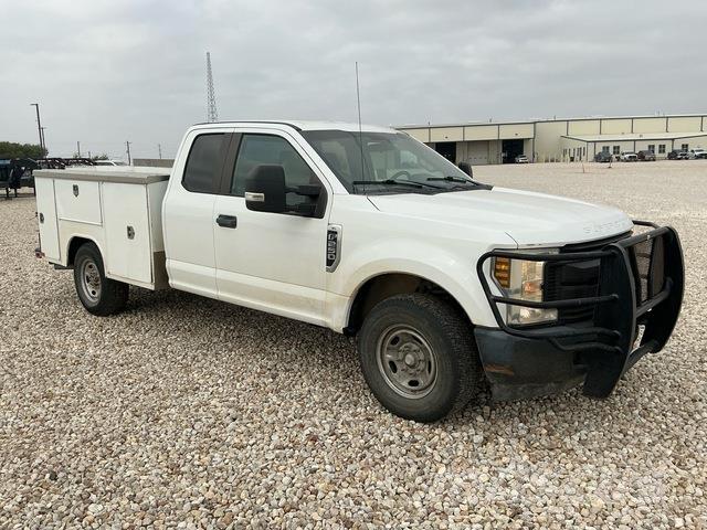 Ford F-250 Utilitaire benne