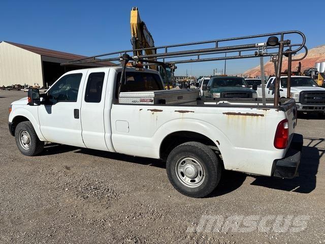 Ford F-250 Utilitaire benne