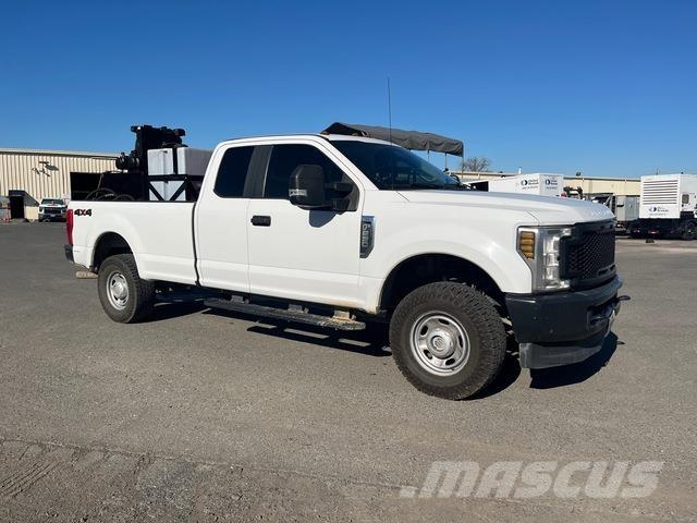 Ford F-250 Utilitaire benne