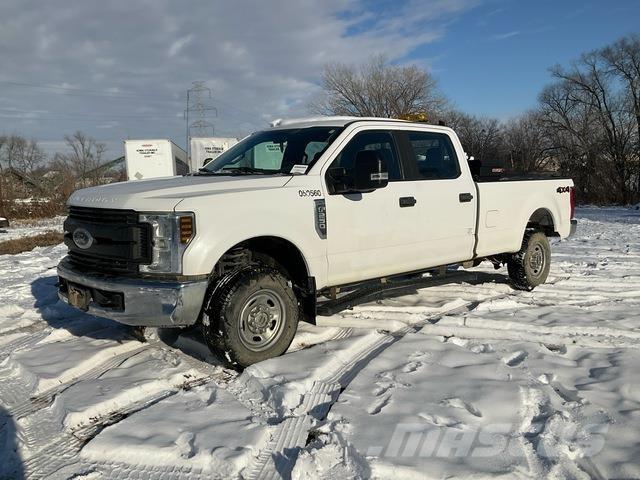 Ford F-250 Utilitaire benne
