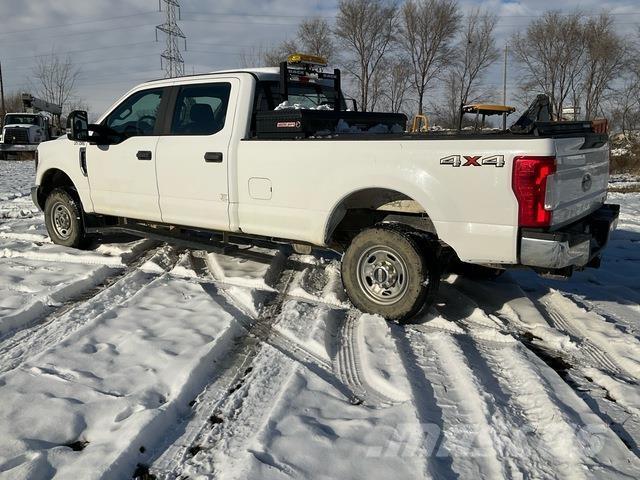 Ford F-250 Utilitaire benne