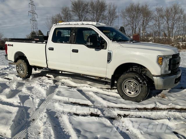 Ford F-250 Utilitaire benne
