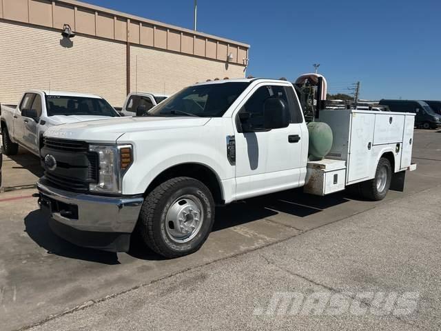 Ford F-350 Utilitaire benne