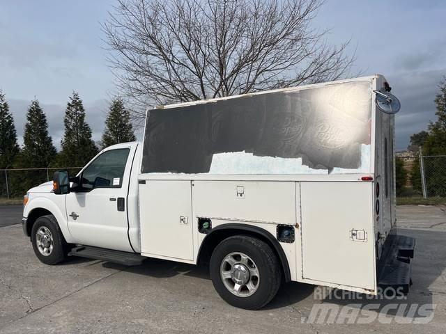 Ford F-350 Utilitaire benne