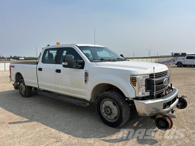 Ford F-350 Utilitaire benne