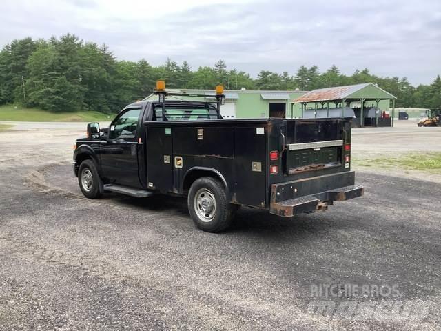 Ford F-350 Utilitaire benne