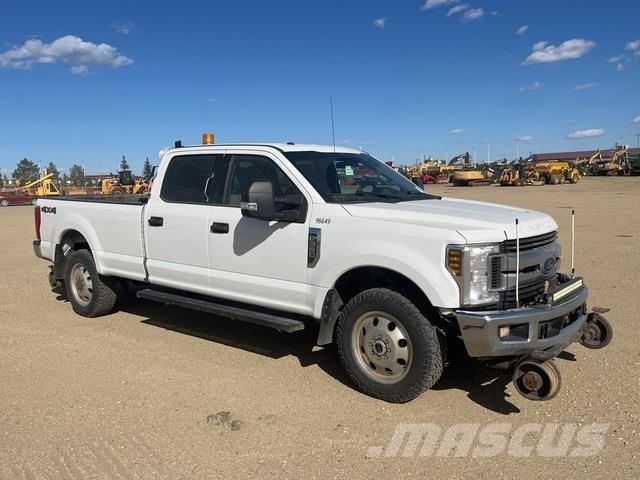 Ford F-350 Utilitaire benne
