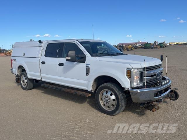 Ford F-350 Utilitaire benne