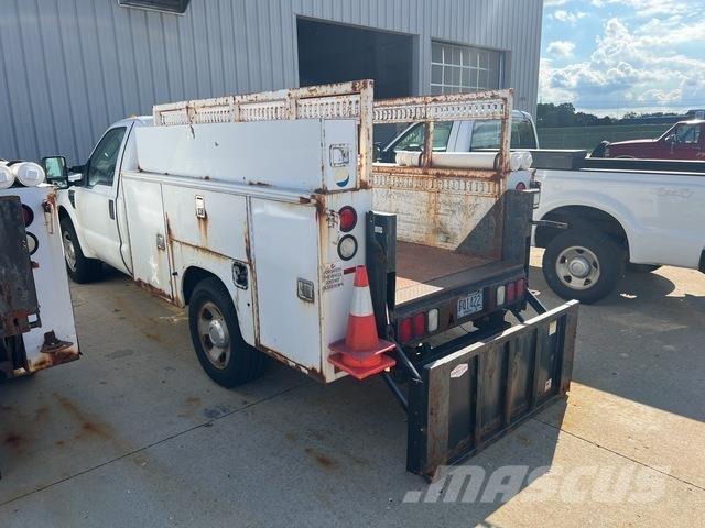 Ford F-350 Utilitaire benne