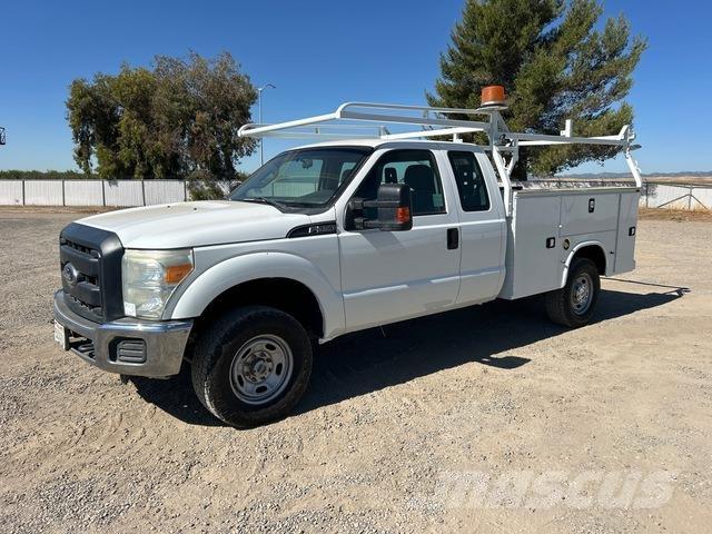 Ford F-350 Utilitaire benne