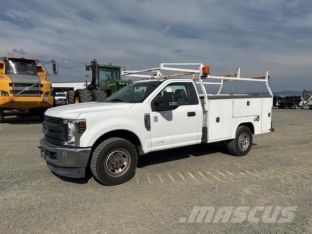 Ford F-350 Utilitaire benne