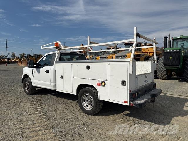 Ford F-350 Utilitaire benne
