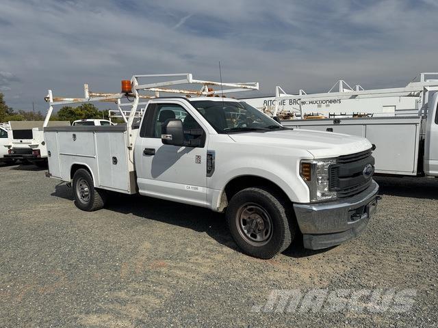 Ford F-350 Utilitaire benne