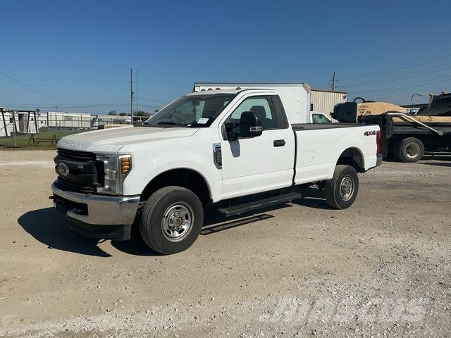 Ford F-350 Utilitaire benne