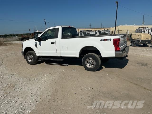 Ford F-350 Utilitaire benne