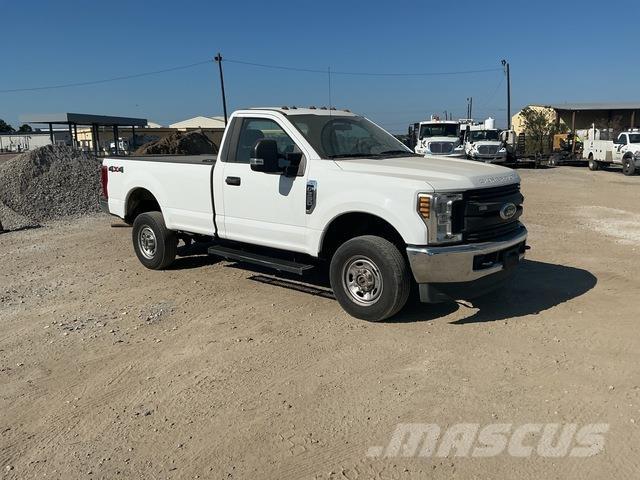 Ford F-350 Utilitaire benne