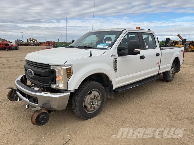 Ford F-350 Utilitaire benne
