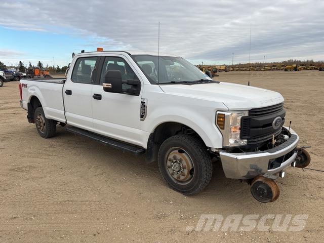 Ford F-350 Utilitaire benne