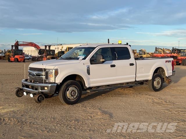 Ford F-350 Utilitaire benne