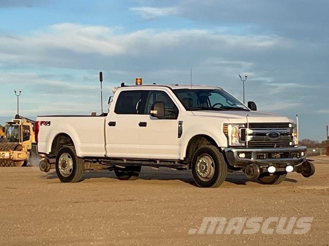 Ford F-350 Utilitaire benne