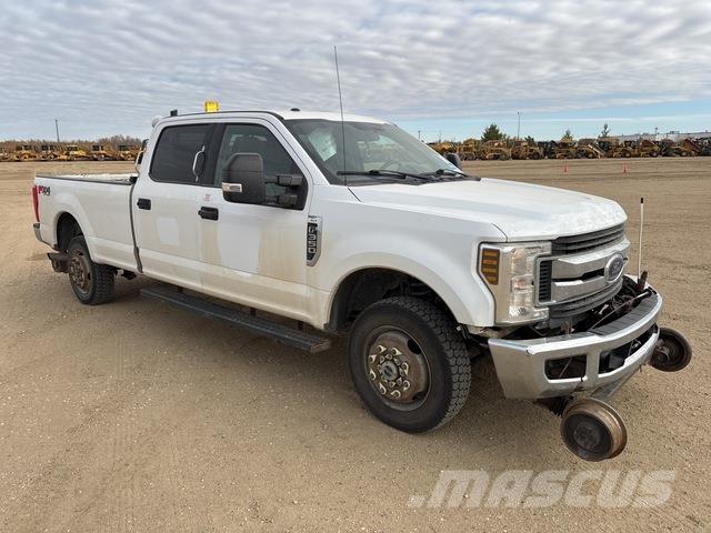 Ford F-350 Utilitaire benne