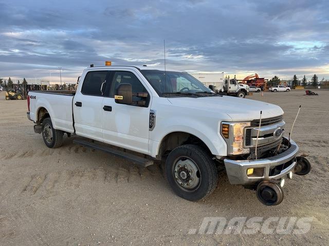 Ford F-350 Utilitaire benne