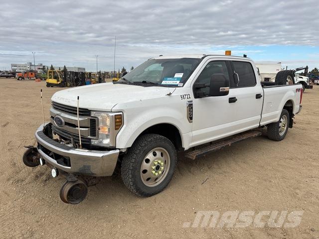 Ford F-350 Utilitaire benne